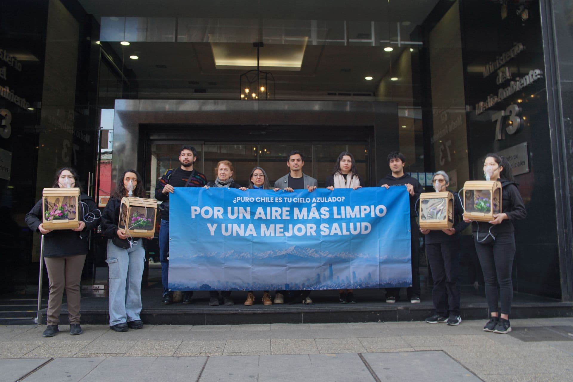 A cinco meses de su retiro, organizaciones exigen reponer normas ambientales que podrían evitar 1.500 muertes al año